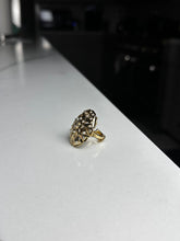 Load image into Gallery viewer, Circle Gold Abstract Design Ring
