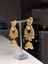 Load image into Gallery viewer, Medium Gold Jhumka Abstract Design Earrings