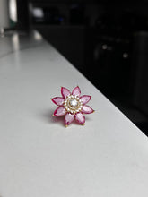 Load image into Gallery viewer, Magenta Flower Design Ring