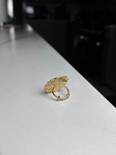 Load image into Gallery viewer, Circle Gold Abstract Design Ring