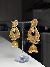 Load image into Gallery viewer, Medium Gold Jhumka Abstract Design Earrings