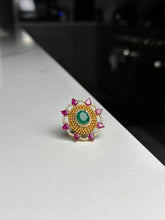 Load image into Gallery viewer, Magenta Flower w/Green Stone Ring