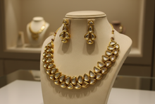 Load image into Gallery viewer, Gold Leaf Kundan Collar Necklace Set – Indian Party Jewelry

